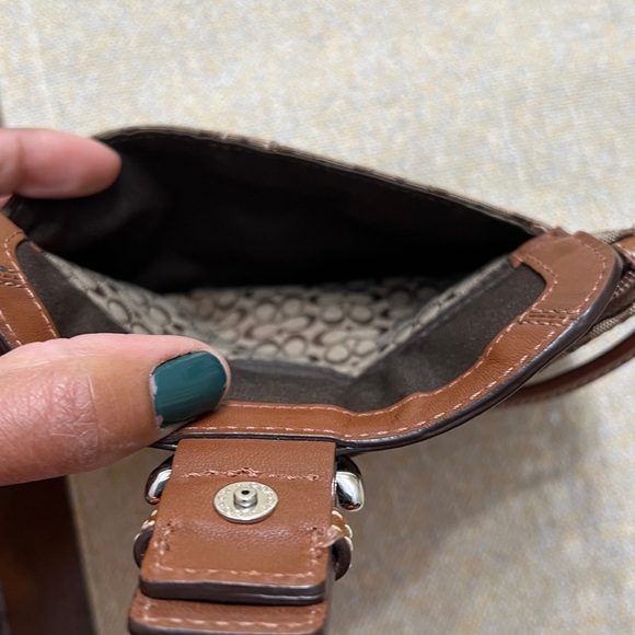 ❤️Coach signature wristlet pouch - Picture 11 of 11